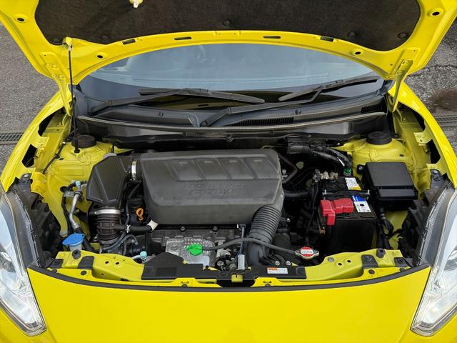 スイフトスポーツ ベースグレード６速マニュアル　デュアルセンサーブレーキＳ　６速マニュアル　デュアルセンサーブレーキＳ　レーンキープ　クルーズコントロール　純正８型ナビＴＶ　全方位カメラ　Ｂｌｕｅｔｏｏｔｈ　ビルトインＥＴＣ　ドラレコ　スマートキー　シートヒーター　試乗ＯＫ（11枚目）