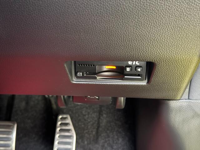 スイフトスポーツ ベースグレード６速マニュアル　デュアルセンサーブレーキＳ　６速マニュアル　デュアルセンサーブレーキＳ　レーンキープ　クルーズコントロール　純正８型ナビＴＶ　全方位カメラ　Ｂｌｕｅｔｏｏｔｈ　ビルトインＥＴＣ　ドラレコ　スマートキー　シートヒーター　試乗ＯＫ（47枚目）