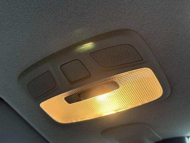 スイフトスポーツ ベースグレード６速マニュアル　デュアルセンサーブレーキＳ　６速マニュアル　デュアルセンサーブレーキＳ　レーンキープ　クルーズコントロール　純正８型ナビＴＶ　全方位カメラ　Ｂｌｕｅｔｏｏｔｈ　ビルトインＥＴＣ　ドラレコ　スマートキー　シートヒーター　試乗ＯＫ（69枚目）