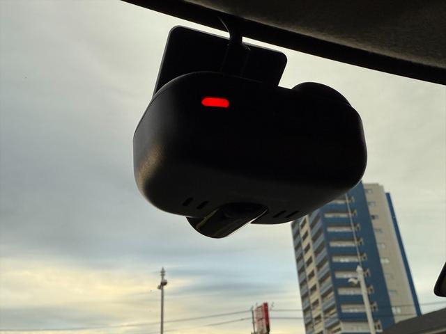 スイフトスポーツ ベースグレード６速マニュアル　デュアルセンサーブレーキＳ　６速マニュアル　デュアルセンサーブレーキＳ　レーンキープ　クルーズコントロール　純正８型ナビＴＶ　全方位カメラ　Ｂｌｕｅｔｏｏｔｈ　ビルトインＥＴＣ　ドラレコ　スマートキー　シートヒーター　試乗ＯＫ（70枚目）