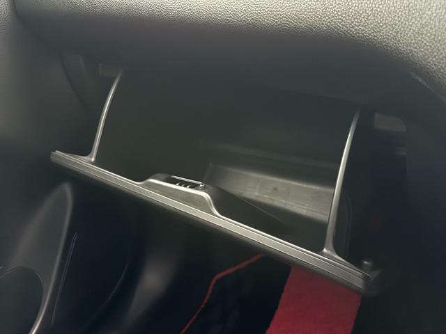 スイフトスポーツ ベースグレード６速マニュアル　デュアルセンサーブレーキＳ　６速マニュアル　デュアルセンサーブレーキＳ　レーンキープ　クルーズコントロール　純正８型ナビＴＶ　全方位カメラ　Ｂｌｕｅｔｏｏｔｈ　ビルトインＥＴＣ　ドラレコ　スマートキー　シートヒーター　試乗ＯＫ（72枚目）