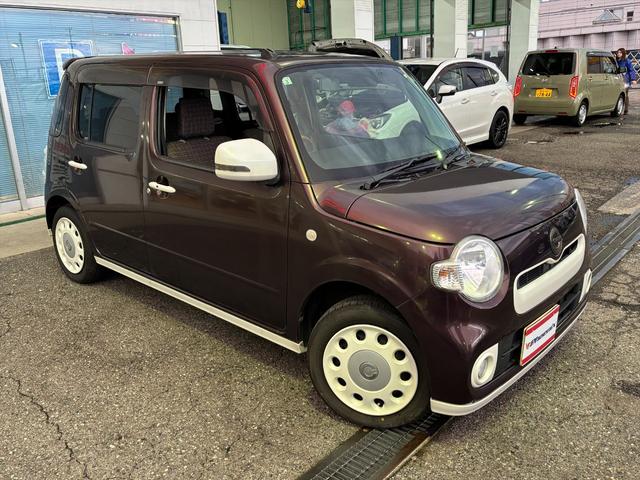 ミラココア ココアＸ純正メモリーナビ　Ｂｌｕｅｔｏｏｔｈ　ＤＶＤ再生　ツートンカラー　純正メモリーナビ　Ｂｌｕｅｔｏｏｔｈ　ＤＶＤ再生　フルセグＴＶ　ＣＤ録音　スマートキー　プッシュスタート　アイドリングストップ　純正ＭＯＭＯステアリング　ドラレコ　試乗ＯＫ（5枚目）