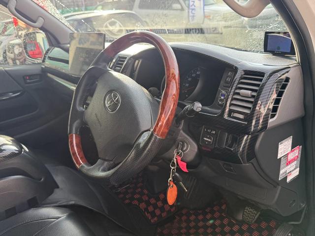 レジアスエースバン ロングスーパーＧＬ４ＷＤディーゼルＴタイベル交換済☆試乗ＯＫ　タイベル交換済　モデリスタフルエアロ　エアロボンネット　ＴＯＭ’ｓテールランプ　ＮＡＳＣＡＲタイヤ　１０インチアンドロイドナビ　Ｙｏｕｔｕｂｅアプリ　Ｂｌｕｅｔｏｏｔｈ　バックカメラ　ＥＴＣ　試乗ＯＫ（21枚目）