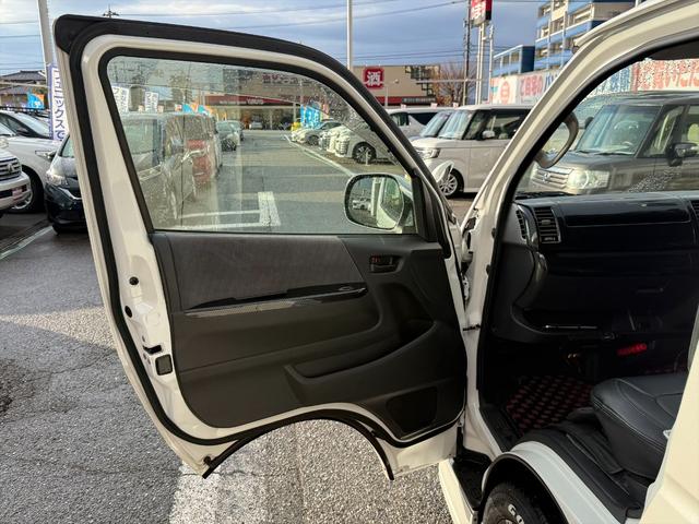 レジアスエースバン ロングスーパーＧＬ４ＷＤディーゼルＴタイベル交換済☆試乗ＯＫ　タイベル交換済　モデリスタフルエアロ　エアロボンネット　ＴＯＭ’ｓテールランプ　ＮＡＳＣＡＲタイヤ　１０インチアンドロイドナビ　Ｙｏｕｔｕｂｅアプリ　Ｂｌｕｅｔｏｏｔｈ　バックカメラ　ＥＴＣ　試乗ＯＫ（22枚目）