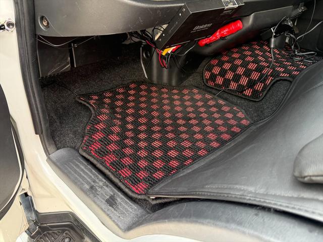 レジアスエースバン ロングスーパーＧＬ４ＷＤディーゼルＴタイベル交換済☆試乗ＯＫ　タイベル交換済　モデリスタフルエアロ　エアロボンネット　ＴＯＭ’ｓテールランプ　ＮＡＳＣＡＲタイヤ　１０インチアンドロイドナビ　Ｙｏｕｔｕｂｅアプリ　Ｂｌｕｅｔｏｏｔｈ　バックカメラ　ＥＴＣ　試乗ＯＫ（24枚目）