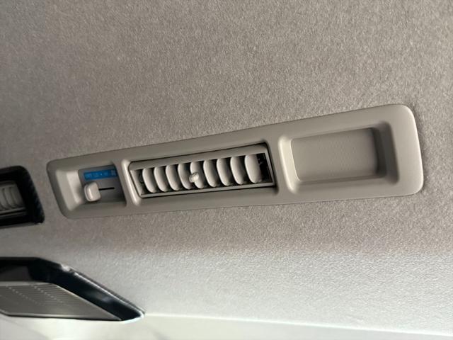 レジアスエースバン ロングスーパーＧＬ４ＷＤディーゼルＴタイベル交換済☆試乗ＯＫ　タイベル交換済　モデリスタフルエアロ　エアロボンネット　ＴＯＭ’ｓテールランプ　ＮＡＳＣＡＲタイヤ　１０インチアンドロイドナビ　Ｙｏｕｔｕｂｅアプリ　Ｂｌｕｅｔｏｏｔｈ　バックカメラ　ＥＴＣ　試乗ＯＫ（67枚目）