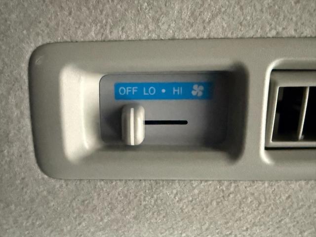 レジアスエースバン ロングスーパーＧＬ４ＷＤディーゼルＴタイベル交換済☆試乗ＯＫ　タイベル交換済　モデリスタフルエアロ　エアロボンネット　ＴＯＭ’ｓテールランプ　ＮＡＳＣＡＲタイヤ　１０インチアンドロイドナビ　Ｙｏｕｔｕｂｅアプリ　Ｂｌｕｅｔｏｏｔｈ　バックカメラ　ＥＴＣ　試乗ＯＫ（68枚目）