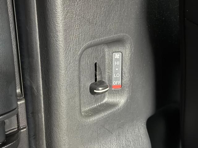 レジアスエースバン ロングスーパーＧＬ４ＷＤディーゼルＴタイベル交換済☆試乗ＯＫ　タイベル交換済　モデリスタフルエアロ　エアロボンネット　ＴＯＭ’ｓテールランプ　ＮＡＳＣＡＲタイヤ　１０インチアンドロイドナビ　Ｙｏｕｔｕｂｅアプリ　Ｂｌｕｅｔｏｏｔｈ　バックカメラ　ＥＴＣ　試乗ＯＫ（69枚目）