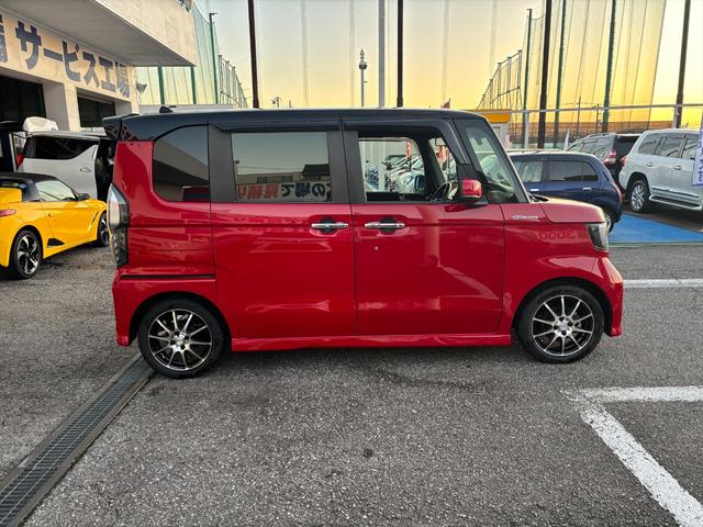 Ｎ－ＢＯＸカスタム Ｇ・ＥＸターボホンダセンシング☆無限仕様☆純正ナビ☆試乗ＯＫ　無限Ｆグリル　無限バイザー＆フロアマット　ツートンルーフ　両側パワスラ　アダプティブクルコン　ブレーキアシスト　革調シートカバー　純正８型ナビＴＶ　Ｂｌｕｅｔｏｏｔｈ　バックカメラ　ＥＴＣ　試乗ＯＫ（6枚目）