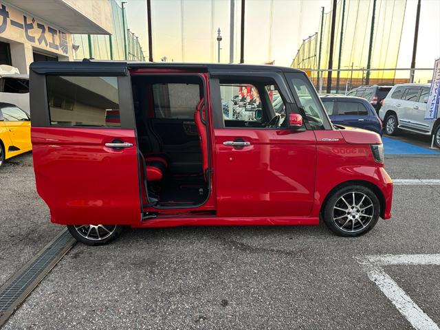 Ｎ－ＢＯＸカスタム Ｇ・ＥＸターボホンダセンシング☆無限仕様☆純正ナビ☆試乗ＯＫ　無限Ｆグリル　無限バイザー＆フロアマット　ツートンルーフ　両側パワスラ　アダプティブクルコン　ブレーキアシスト　革調シートカバー　純正８型ナビＴＶ　Ｂｌｕｅｔｏｏｔｈ　バックカメラ　ＥＴＣ　試乗ＯＫ（7枚目）