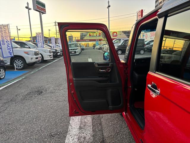 Ｎ－ＢＯＸカスタム Ｇ・ＥＸターボホンダセンシング☆無限仕様☆純正ナビ☆試乗ＯＫ　無限Ｆグリル　無限バイザー＆フロアマット　ツートンルーフ　両側パワスラ　アダプティブクルコン　ブレーキアシスト　革調シートカバー　純正８型ナビＴＶ　Ｂｌｕｅｔｏｏｔｈ　バックカメラ　ＥＴＣ　試乗ＯＫ（23枚目）