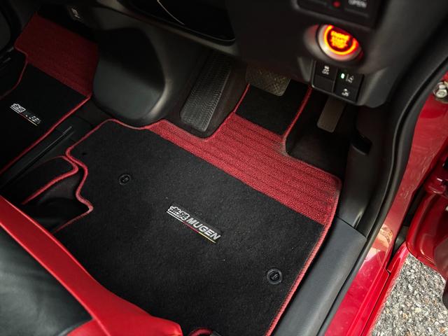 Ｎ－ＢＯＸカスタム Ｇ・ＥＸターボホンダセンシング☆無限仕様☆純正ナビ☆試乗ＯＫ　無限Ｆグリル　無限バイザー＆フロアマット　ツートンルーフ　両側パワスラ　アダプティブクルコン　ブレーキアシスト　革調シートカバー　純正８型ナビＴＶ　Ｂｌｕｅｔｏｏｔｈ　バックカメラ　ＥＴＣ　試乗ＯＫ（34枚目）