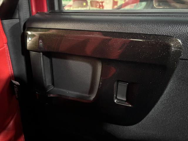 Ｎ－ＢＯＸカスタム Ｇ・ＥＸターボホンダセンシング☆無限仕様☆純正ナビ☆試乗ＯＫ　無限Ｆグリル　無限バイザー＆フロアマット　ツートンルーフ　両側パワスラ　アダプティブクルコン　ブレーキアシスト　革調シートカバー　純正８型ナビＴＶ　Ｂｌｕｅｔｏｏｔｈ　バックカメラ　ＥＴＣ　試乗ＯＫ（71枚目）