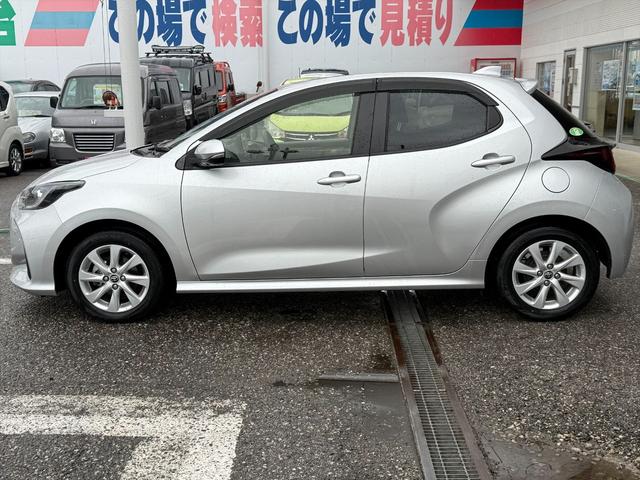 ヤリス ハイブリッドＧセーフティセンス純正ナビ全方位カメラ試乗ＯＫ　プリクラッシュセーフティ　レーダークルコン　クリアランスソナー　前席シートヒーター　純正８インチナビ　Ｂｌｕｅｔｏｏｔｈ　ミラキャスト　全方位カメラ　ビルトインＥＴＣ　ドラレコ　ステリモ　試乗ＯＫ（5枚目）