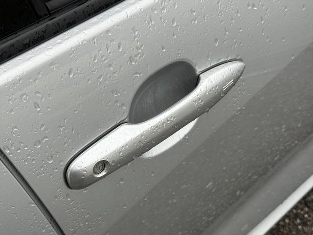 ヤリス ハイブリッドＧセーフティセンス純正ナビ全方位カメラ試乗ＯＫ　プリクラッシュセーフティ　レーダークルコン　クリアランスソナー　前席シートヒーター　純正８インチナビ　Ｂｌｕｅｔｏｏｔｈ　ミラキャスト　全方位カメラ　ビルトインＥＴＣ　ドラレコ　ステリモ　試乗ＯＫ（16枚目）