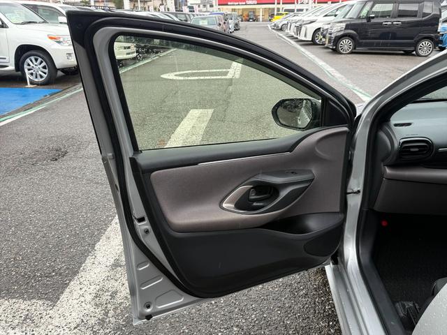 ヤリス ハイブリッドＧセーフティセンス純正ナビ全方位カメラ試乗ＯＫ　プリクラッシュセーフティ　レーダークルコン　クリアランスソナー　前席シートヒーター　純正８インチナビ　Ｂｌｕｅｔｏｏｔｈ　ミラキャスト　全方位カメラ　ビルトインＥＴＣ　ドラレコ　ステリモ　試乗ＯＫ（22枚目）