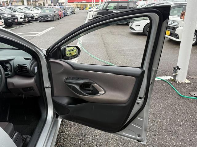 ヤリス ハイブリッドＧセーフティセンス純正ナビ全方位カメラ試乗ＯＫ　プリクラッシュセーフティ　レーダークルコン　クリアランスソナー　前席シートヒーター　純正８インチナビ　Ｂｌｕｅｔｏｏｔｈ　ミラキャスト　全方位カメラ　ビルトインＥＴＣ　ドラレコ　ステリモ　試乗ＯＫ（76枚目）