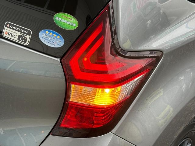 ノート Ｘエマージェンシーブレーキ　レーンキープ　メモリーナビ　ＴＶ　エマージェンシーブレーキ　レーンキープ　メモリーナビ　ＴＶ　ＤＶＤ再生　Ｂｌｕｅｔｏｏｔｈ　アラウンドビューモニター　スマートルームミラー　ＥＴＣ　ドラレコ　スマートキー　プッシュスタート　試乗ＯＫ（12枚目）
