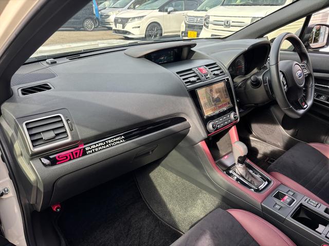 ＷＲＸ Ｓ４ ＳＴＩスポーツアイサイト後期ＡＷＤ純正８型ナビＴＶ試乗ＯＫ　後期型　ＳＴｉエアロＦＳＲ　サンルーフ　純正半革ＲＥＣＡＲＯシート　４ＷＤターボ　アダプティブクルコン　パドルシフト　アイサイト　純正８型ナビ　Ｂｌｕｅｔｏｏｔｈ　フルセグＴＶ　ＦＳＢカメラ　試乗ＯＫ（17枚目）