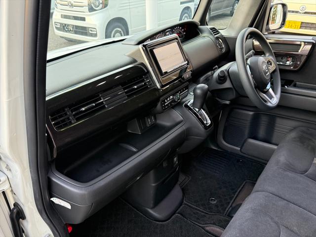 Ｎ－ＢＯＸカスタム Ｇ・Ｌホンダセンシング電動スライドドアＳＤナビＴＶ試乗ＯＫ　ホンダセンシング　ＣＭＢＳ　レーンキープ　アダプティブクルーズコントロール　パワースライドドア　メモリーナビＴＶ　Ｂカメラ　Ｂｌｕｅｔｏｏｔｈ　ＤＶＤ再生　ビルトインＥＴＣ　オートハイビーム　試乗ＯＫ（29枚目）