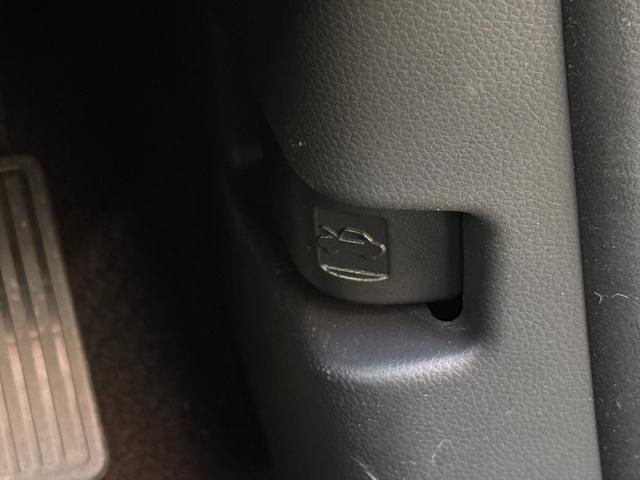 Ｎ－ＢＯＸカスタム Ｇ・Ｌホンダセンシング電動スライドドアＳＤナビＴＶ試乗ＯＫ　ホンダセンシング　ＣＭＢＳ　レーンキープ　アダプティブクルーズコントロール　パワースライドドア　メモリーナビＴＶ　Ｂカメラ　Ｂｌｕｅｔｏｏｔｈ　ＤＶＤ再生　ビルトインＥＴＣ　オートハイビーム　試乗ＯＫ（54枚目）