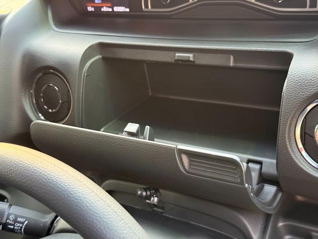 Ｎ－ＢＯＸカスタム Ｇ・Ｌホンダセンシング電動スライドドアＳＤナビＴＶ試乗ＯＫ　ホンダセンシング　ＣＭＢＳ　レーンキープ　アダプティブクルーズコントロール　パワースライドドア　メモリーナビＴＶ　Ｂカメラ　Ｂｌｕｅｔｏｏｔｈ　ＤＶＤ再生　ビルトインＥＴＣ　オートハイビーム　試乗ＯＫ（60枚目）