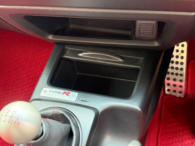 シビック タイプR☆チャンピオンシップホワイト☆6MT☆試乗OK☆ チャンピオンシップホワイト☆6MT☆VTEC☆赤内装☆無限ドアバイザー☆純正18インチホワイトAW☆アルミシフトノブ☆大型リアスポイラー☆純正インターナビ☆Bluetooth☆Bカメラ☆試乗OK☆(67枚目)