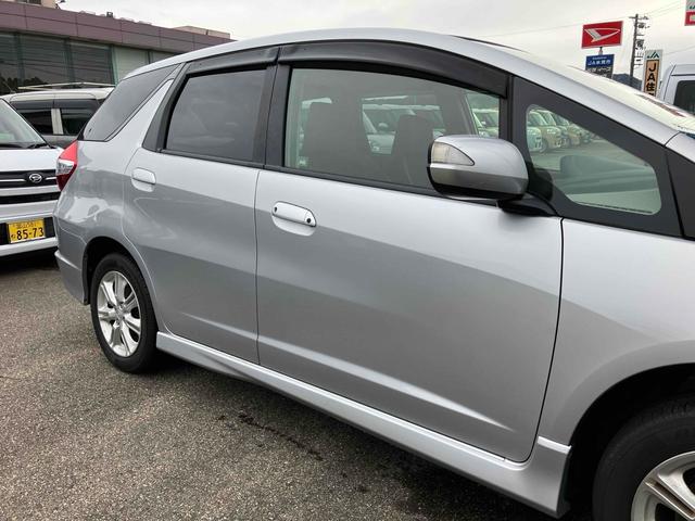 フィットシャトル １５Ｘ　４ＷＤ　ＥＴＣ　バックカメラ　ナビ　アルミホイール　電動格納ミラー　ＡＴ　盗難防止システム　衝突安全ボディ　ＡＢＳ　ＣＤ　エアコン　パワーステアリング　パワーウィンドウ（24枚目）