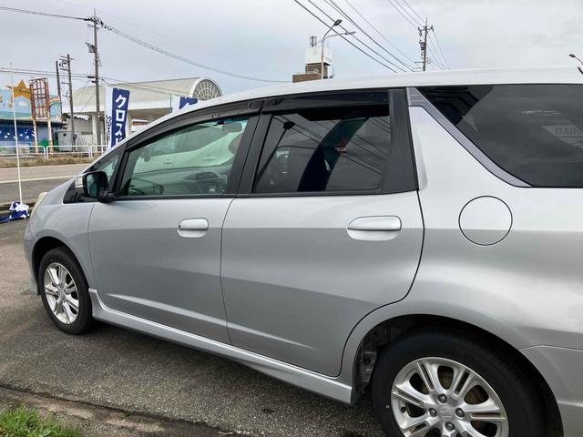 フィットシャトル １５Ｘ　４ＷＤ　ＥＴＣ　バックカメラ　ナビ　アルミホイール　電動格納ミラー　ＡＴ　盗難防止システム　衝突安全ボディ　ＡＢＳ　ＣＤ　エアコン　パワーステアリング　パワーウィンドウ（28枚目）