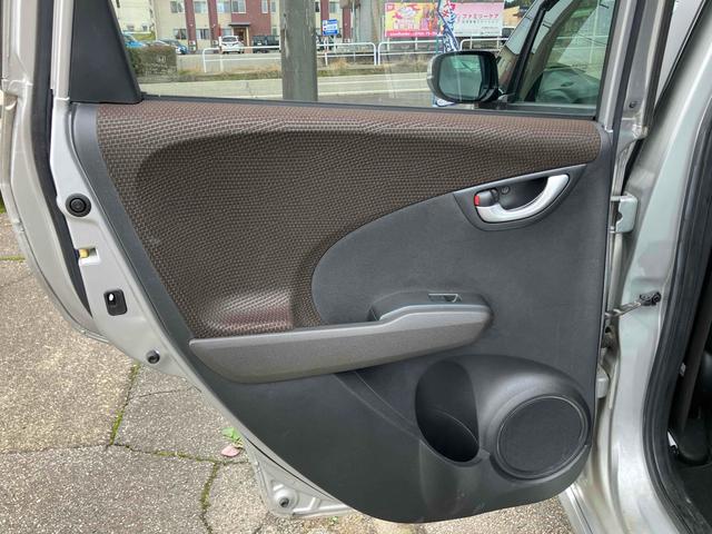 フィットシャトル １５Ｘ　４ＷＤ　ＥＴＣ　バックカメラ　ナビ　アルミホイール　電動格納ミラー　ＡＴ　盗難防止システム　衝突安全ボディ　ＡＢＳ　ＣＤ　エアコン　パワーステアリング　パワーウィンドウ（29枚目）