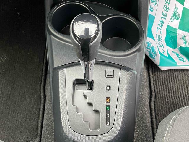 アクア Ｓスタイルブラック　バックカメラ　ナビ　ＴＶ　クリアランスソナー　レーンアシスト　衝突被害軽減システム　オートマチックハイビーム　オートライト　スマートキー　アイドリングストップ　電動格納ミラー　ＣＶＴ　盗難防止システム（8枚目）