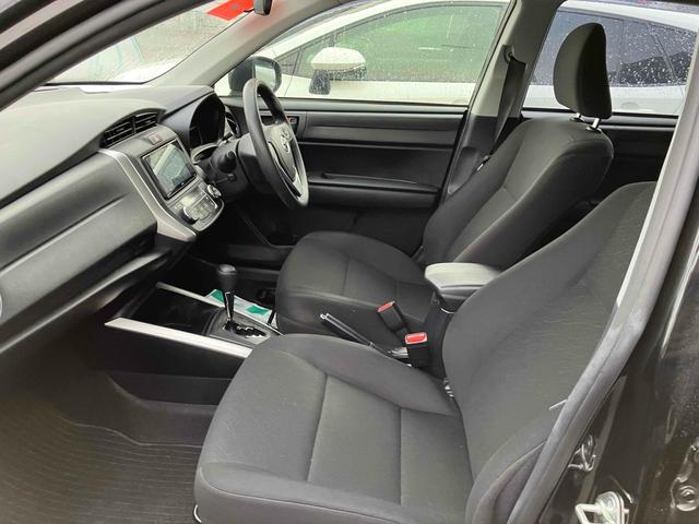 カローラフィールダー ハイブリッド　ＥＸ　ドライブレコーダー　衝突被害軽減システム　スマートキー　電動格納ミラー　ＣＶＴ　盗難防止システム　衝突安全ボディ　ＡＢＳ　ＥＳＣ　エアコン　パワーステアリング　パワーウィンドウ　運転席エアバッグ（16枚目）