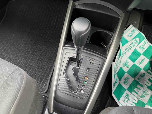 カローラフィールダー ハイブリッド　ＥＸ　ドライブレコーダー　衝突被害軽減システム　スマートキー　電動格納ミラー　ＣＶＴ　盗難防止システム　衝突安全ボディ　ＡＢＳ　ＥＳＣ　エアコン　パワーステアリング　パワーウィンドウ　運転席エアバッグ（21枚目）