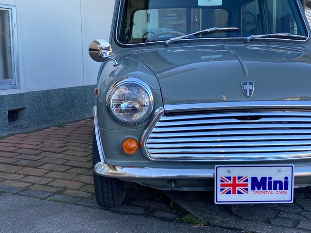 ＭＩＮＩ メイフェア１．３ｉ　メッキワイパー　メッキミラー　シルバーフェンダーモール　１０インチ仕様　シート張替え　センターメーター　エアコン　全塗装　ビンテージカラー　ＭＤ　タイヤ新品（4枚目）