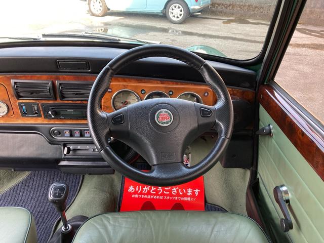 ＭＩＮＩ クーパー　全塗装　クーパーヘリテージカラー仕様　メッキワイパー　限定車　タイヤ新品（22枚目）