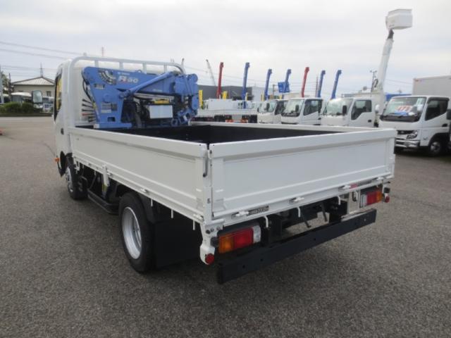 デュトロ セミロング全低床 2t 簡易クレーン付(5枚目)