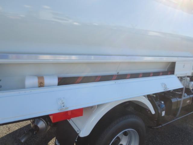 キャンター 　３．７５ｋｌ　タンクローリー（17枚目）