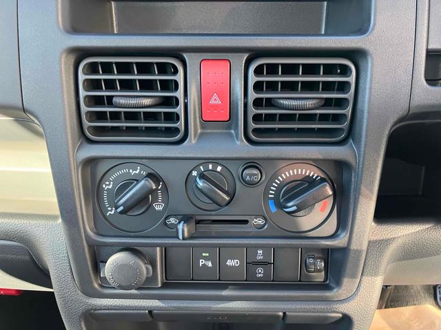 キャリイトラック KCエアコン・パワステ 4WD 軽トラック AT クリアランスソナー アイドリングストップ オートライト ESC エアコン パワーステアリング パワーウィンドウ(4枚目)