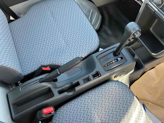 キャリイトラック KCエアコン・パワステ 4WD 軽トラック AT クリアランスソナー アイドリングストップ オートライト ESC エアコン パワーステアリング パワーウィンドウ(6枚目)