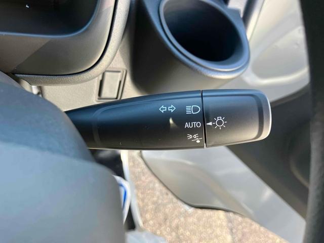 キャリイトラック KCエアコン・パワステ 4WD 軽トラック AT クリアランスソナー アイドリングストップ オートライト ESC エアコン パワーステアリング パワーウィンドウ(9枚目)