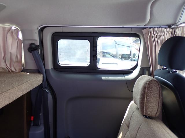 ＮＶ２００バネットワゴン プレミアムＧＸ－２Ｒ　オーテックキャンピングＶｅｒ　スマートキー　純正ＳＤナビ　地デジ　Ｂカメラ　Ｂｌｕｅｔｏｏｔｈ　ＥＴＣ　ドラレコ　テーブル　２段ベッド　ＡＣ１００Ｖ電源２個　外部電源　サブバッテリー　２列目回転シート（15枚目）
