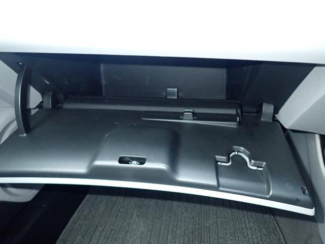 ＣＲ－Ｚ α　スマートキー　純正ＨＤＤナビ　ミュージックプレイヤー接続可　ミュージックサーバー　ワンセグ　バックカメラ　社外１７ＡＷ　ＨＩＤヘッドライト　オートエアコン　電格ミラー　盗難防止装置　ＥＴＣ（9枚目）