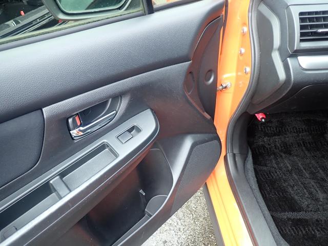 ＸＶ ２．０ｉ－Ｌ　アイサイト　４ＷＤ　スマートキー　純正ＳＤナビ　フルセグ　バックカメラ　Ｂｌｕｅｔｏｏｔｈ　アイドリングストップ　ＨＩＤヘッドライト　クルーズコントロール　純正１７ＡＷ　オートエアコン　衝突被害軽減ブレーキ（13枚目）