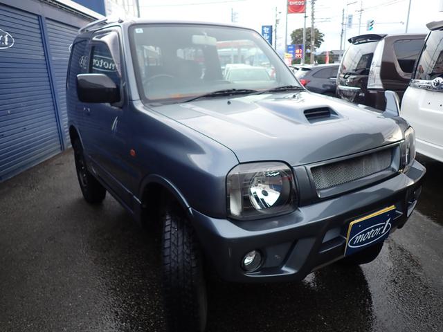 ジムニー ＦＩＳフリースタイルワールドカップリミテッド　４ＷＤ　５ＭＴ車　キーレス　社外１６ＡＷ　シートヒーター　社外フロントバンパー　社外マフラー　社外サスペンション３インチリフトアップ　ＦＯＧランプ　社外ＣＤ　電格ミラー（3枚目）
