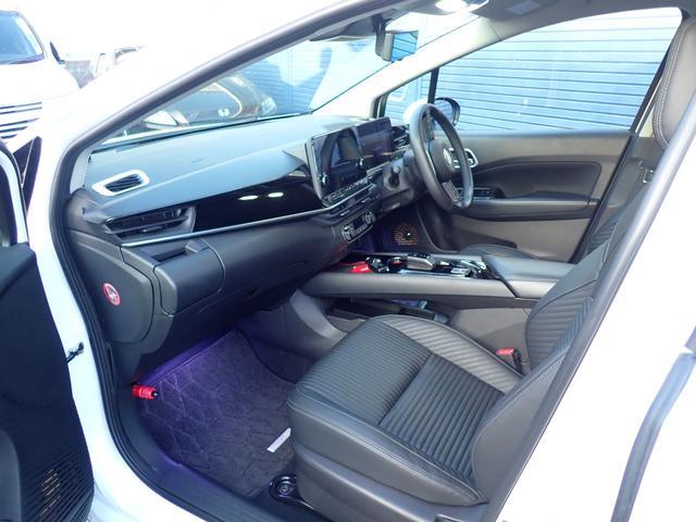 ノート X FOUR 4WD eーPOWER プロパイロット 純正メモリーナビ フルセグ アラウンドビューモニター 置くだけ充電 ETC 純正16AW 純正EGスターター レザーシート シートヒーター LEDヘッドライト(9枚目)