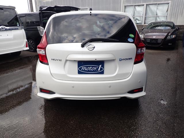 ノート ｅ－パワー　Ｘ　スマートキー　純正ＳＤナビ　フルセグ　Ｂｌｕｅｔｏｏｔｈ　デジタルインナーミラー　アラウンドビューモニター　ＥＴＣ　オートＡＣ　衝突被害軽減ブレーキ　レーンキープ　純正１５ＡＷ（4枚目）