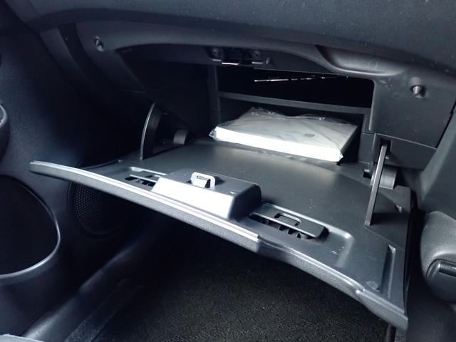 ノート ｅ－パワー　Ｘ　スマートキー　純正ＳＤナビ　フルセグ　Ｂｌｕｅｔｏｏｔｈ　デジタルインナーミラー　アラウンドビューモニター　ＥＴＣ　オートＡＣ　衝突被害軽減ブレーキ　レーンキープ　純正１５ＡＷ（12枚目）