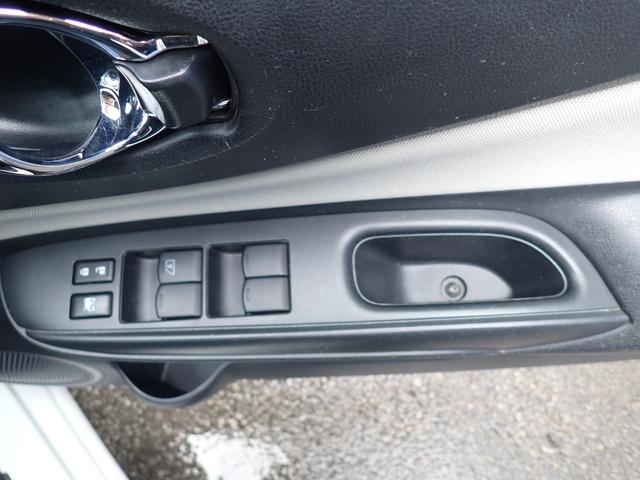 ノート ｅ－パワー　Ｘ　スマートキー　純正ＳＤナビ　フルセグ　Ｂｌｕｅｔｏｏｔｈ　デジタルインナーミラー　アラウンドビューモニター　ＥＴＣ　オートＡＣ　衝突被害軽減ブレーキ　レーンキープ　純正１５ＡＷ（13枚目）