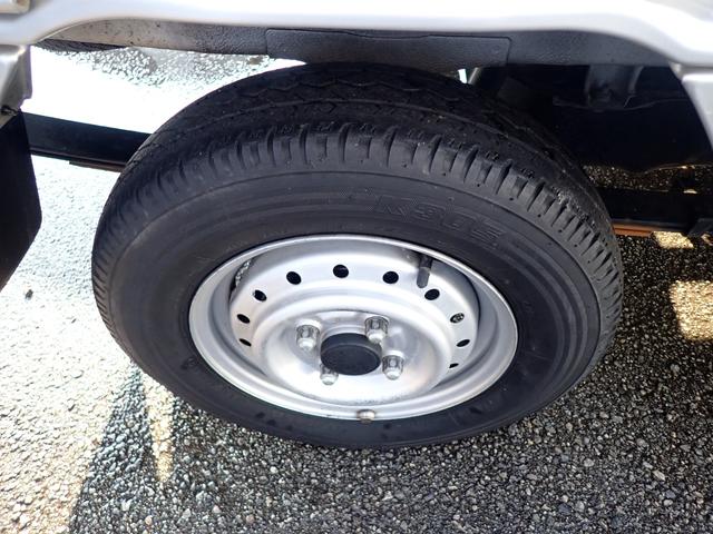 キャリイトラック KC 4WD AT車 エアコン パワステ 三方開 CD ラジオ 社外ラジエターグリル パートタイム4WD(20枚目)