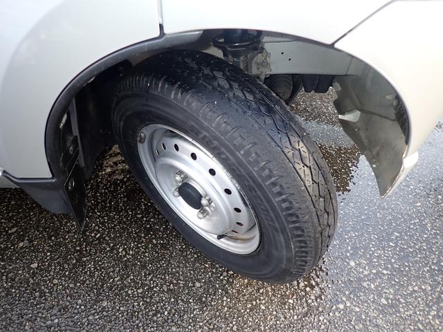 キャリイトラック KC 4WD AT車 エアコン パワステ 三方開 CD ラジオ 社外ラジエターグリル パートタイム4WD(21枚目)